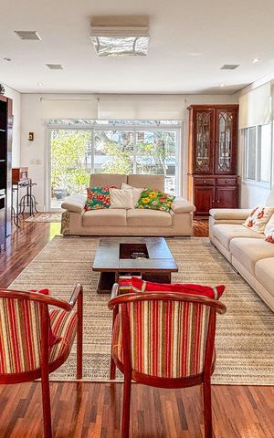 Casa à venda com 366m², 3 quartos e 4 vagas Casa à venda com 366m², 3 quartos e 4 vagasSala