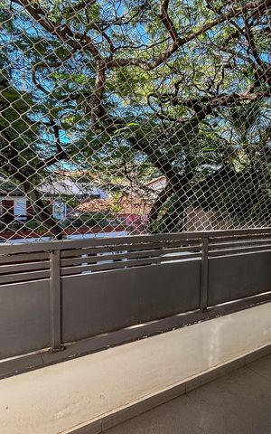 Casa à venda com 366m², 3 quartos e 4 vagas Casa à venda com 366m², 3 quartos e 4 vagasVaranda da Suíte 1