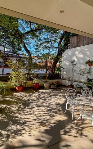 Casa à venda com 366m², 3 quartos e 4 vagas Casa à venda com 366m², 3 quartos e 4 vagasÁrea externa