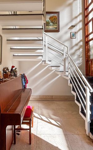 Casa à venda com 366m², 3 quartos e 4 vagas Casa à venda com 366m², 3 quartos e 4 vagasHall de Entrada
