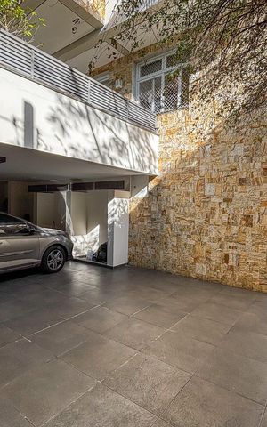 Casa à venda com 366m², 3 quartos e 4 vagas Casa à venda com 366m², 3 quartos e 4 vagasÁrea externa