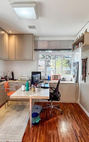 Casa à venda com 366m², 3 quartos e 4 vagas Casa à venda com 366m², 3 quartos e 4 vagasEscritório