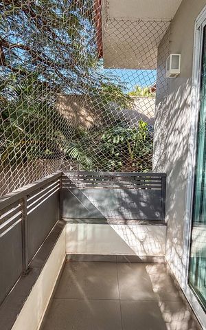 Casa à venda com 366m², 3 quartos e 4 vagas Casa à venda com 366m², 3 quartos e 4 vagasVaranda da Suíte 1