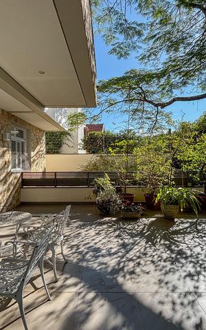 Casa à venda com 366m², 3 quartos e 4 vagas Casa à venda com 366m², 3 quartos e 4 vagasÁrea externa