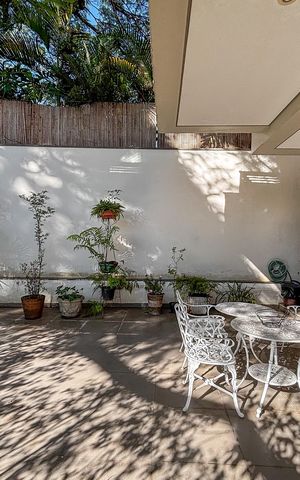 Casa à venda com 366m², 3 quartos e 4 vagas Casa à venda com 366m², 3 quartos e 4 vagasÁrea externa