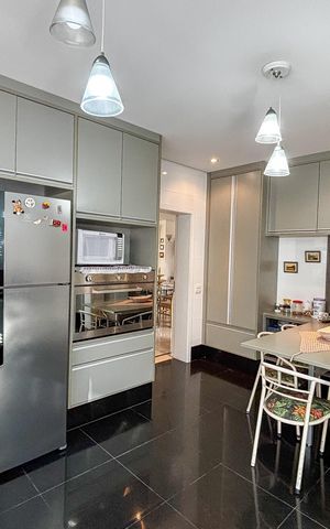 Casa à venda com 366m², 3 quartos e 4 vagas Casa à venda com 366m², 3 quartos e 4 vagasCozinha