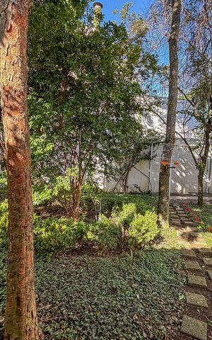 Casa à venda com 366m², 3 quartos e 4 vagas Casa à venda com 366m², 3 quartos e 4 vagasÁrea externa