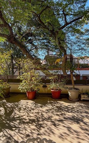 Casa à venda com 366m², 3 quartos e 4 vagas Casa à venda com 366m², 3 quartos e 4 vagasÁrea externa