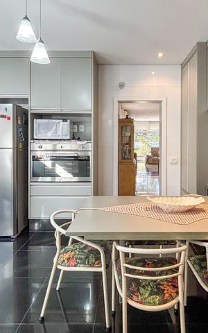 Casa à venda com 366m², 3 quartos e 4 vagas Casa à venda com 366m², 3 quartos e 4 vagasCozinha