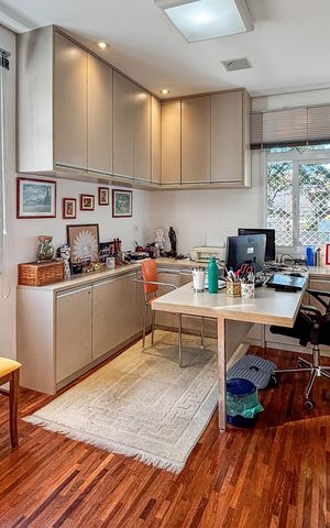 Casa à venda com 366m², 3 quartos e 4 vagas Casa à venda com 366m², 3 quartos e 4 vagasEscritório