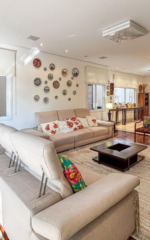 Casa à venda com 366m², 3 quartos e 4 vagas Casa à venda com 366m², 3 quartos e 4 vagasSala