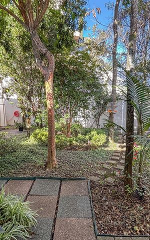 Casa à venda com 366m², 3 quartos e 4 vagas Casa à venda com 366m², 3 quartos e 4 vagasÁrea externa
