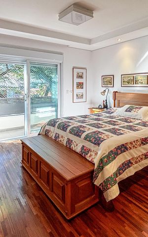 Casa à venda com 366m², 3 quartos e 4 vagas Casa à venda com 366m², 3 quartos e 4 vagasSuíte 1