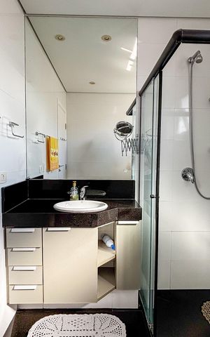 Casa à venda com 366m², 3 quartos e 4 vagas Casa à venda com 366m², 3 quartos e 4 vagasBanheiro da Suíte 2