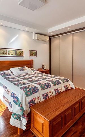 Casa à venda com 366m², 3 quartos e 4 vagas Casa à venda com 366m², 3 quartos e 4 vagasSuíte 1