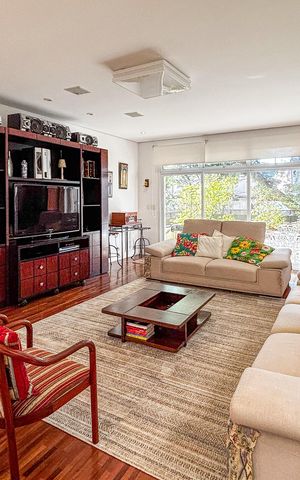 Casa à venda com 366m², 3 quartos e 4 vagas Casa à venda com 366m², 3 quartos e 4 vagasSala