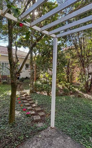 Casa à venda com 366m², 3 quartos e 4 vagas Casa à venda com 366m², 3 quartos e 4 vagasÁrea externa
