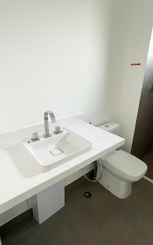 Apartamento à venda com 255m², 3 quartos e 2 vagas Apartamento à venda com 255m², 3 quartos e 2 vagasBanheiro suíte 1