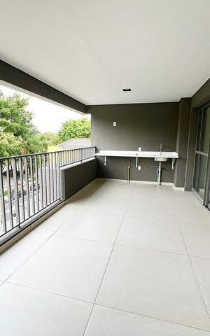 Apartamento à venda com 255m², 3 quartos e 2 vagas Apartamento à venda com 255m², 3 quartos e 2 vagasVaranda