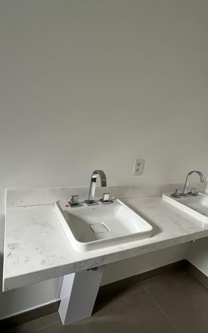 Apartamento à venda com 255m², 3 quartos e 2 vagas Apartamento à venda com 255m², 3 quartos e 2 vagasBanheiro suíte 3