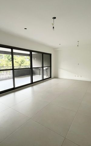 Apartamento à venda com 255m², 3 quartos e 2 vagas Apartamento à venda com 255m², 3 quartos e 2 vagasSala