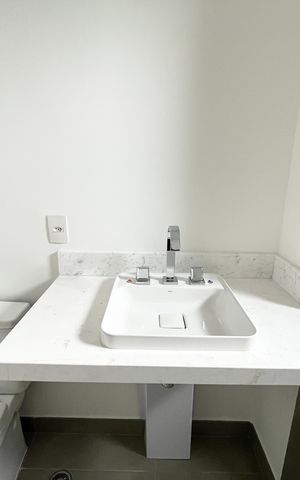 Apartamento à venda com 255m², 3 quartos e 2 vagas Apartamento à venda com 255m², 3 quartos e 2 vagasBanheiro suíte 2
