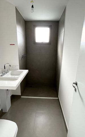 Apartamento à venda com 255m², 3 quartos e 2 vagas Apartamento à venda com 255m², 3 quartos e 2 vagasBanheiro suíte 2