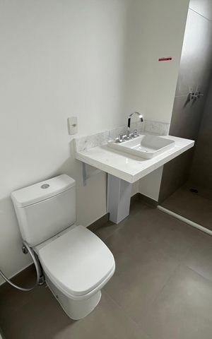 Apartamento à venda com 255m², 3 quartos e 2 vagas Apartamento à venda com 255m², 3 quartos e 2 vagasBanheiro suíte 2