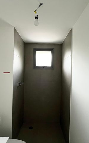 Apartamento à venda com 255m², 3 quartos e 2 vagas Apartamento à venda com 255m², 3 quartos e 2 vagasBanheiro suíte 1