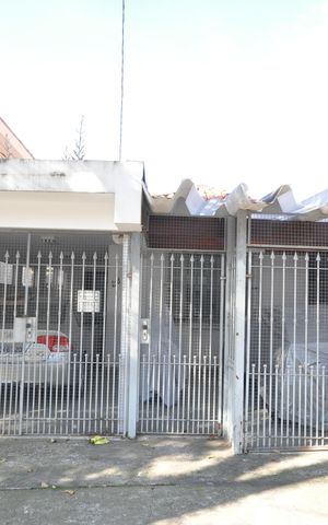 Casa à venda com 320m², 2 quartos e 3 vagasFachada