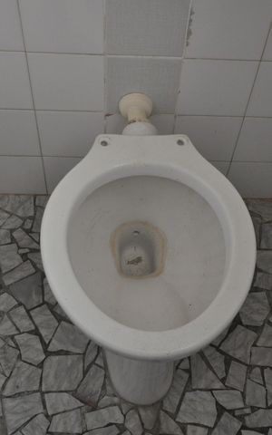 Casa à venda com 320m², 2 quartos e 3 vagasBanheiro de serviço
