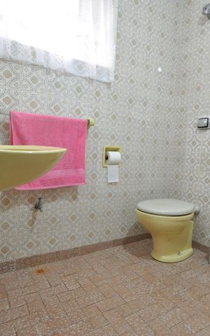 Casa à venda com 320m², 2 quartos e 3 vagasBanheiro Social