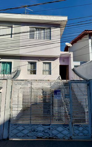 Casa à venda com 151m², 3 quartos e 3 vagas Casa à venda com 151m², 3 quartos e 3 vagasPlaca