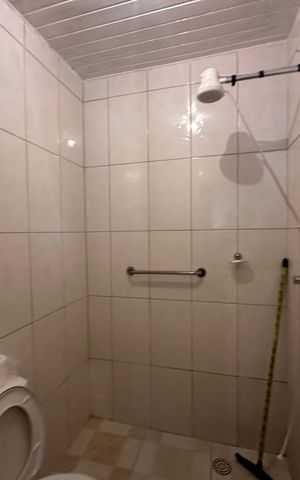 Casa à venda com 121m², 2 quartos e 2 vagas Casa à venda com 121m², 2 quartos e 2 vagasBanheiro