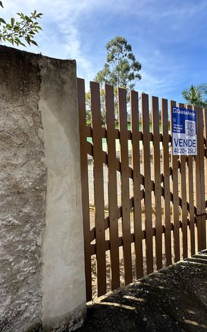 Casa à venda com 121m², 2 quartos e 2 vagas Casa à venda com 121m², 2 quartos e 2 vagasFachada