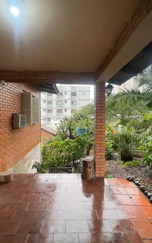 Casa à venda com 185m², 3 quartos e 2 vagas