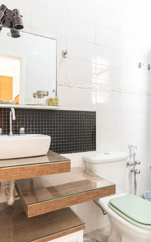 Casa à venda com 160m², 3 quartos e 1 vagaBanheiro 