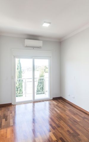 Casa de condomínio à venda com 415m², 4 quartos e 3 vagas Casa de condomínio à venda com 415m², 4 quartos e 3 vagasSuíte 3