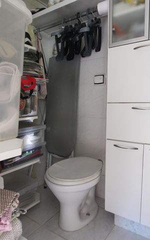 Casa de condomínio à venda com 144m², 3 quartos e 1 vagaÁrea de serviço - Banheiro