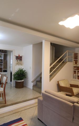 Casa de condomínio à venda com 144m², 3 quartos e 1 vagaSala