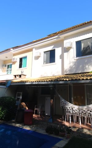Casa de condomínio à venda com 144m², 3 quartos e 1 vagaFundos da casa