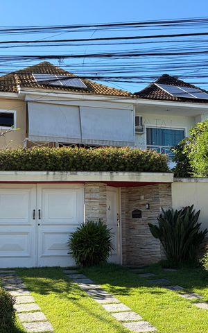 Casa de condomínio à venda com 144m², 3 quartos e 1 vaga Casa de condomínio à venda com 144m², 3 quartos e 1 vagaFachada