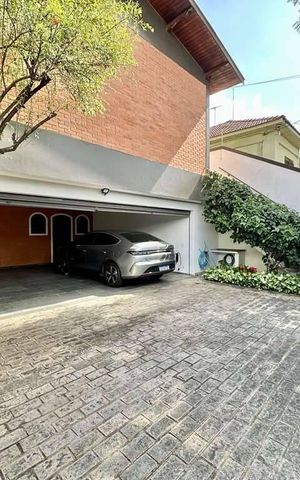 Casa à venda com 216m², 4 quartos e 4 vagas Casa à venda com 216m², 4 quartos e 4 vagasÁrea externa
