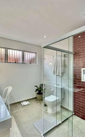 Casa à venda com 216m², 4 quartos e 4 vagas Casa à venda com 216m², 4 quartos e 4 vagasBanheiro