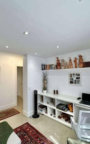 Casa à venda com 216m², 4 quartos e 4 vagas Casa à venda com 216m², 4 quartos e 4 vagasQuarto