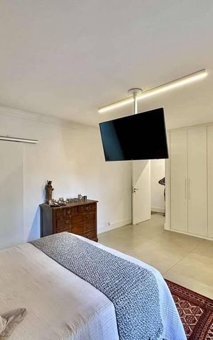 Casa à venda com 216m², 4 quartos e 4 vagas Casa à venda com 216m², 4 quartos e 4 vagasQuarto
