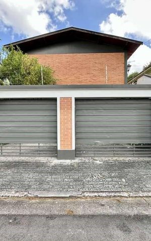 Casa à venda com 216m², 4 quartos e 4 vagas Casa à venda com 216m², 4 quartos e 4 vagasFachada