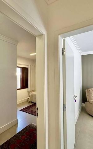 Casa à venda com 216m², 4 quartos e 4 vagas Casa à venda com 216m², 4 quartos e 4 vagasCorredor