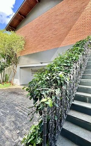 Casa à venda com 216m², 4 quartos e 4 vagas Casa à venda com 216m², 4 quartos e 4 vagasÁrea externa