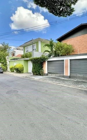 Casa à venda com 216m², 4 quartos e 4 vagas Casa à venda com 216m², 4 quartos e 4 vagasFachada
